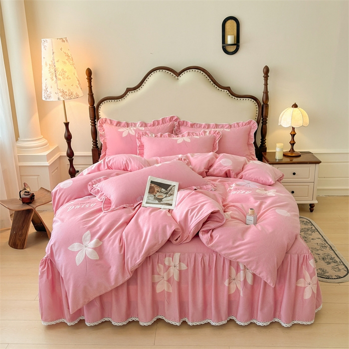 91家纺网 家纺一手货源 找家纺 缦彩 2025新款全棉纯棉磨毛公主风花边床裙四件套 幽诺花梦-粉