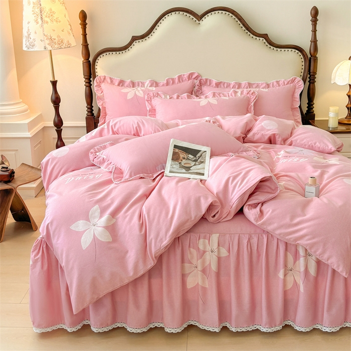 91家纺网 家纺一手货源 找家纺 缦彩 2025新款全棉纯棉磨毛公主风花边床裙四件套 幽诺花梦-粉