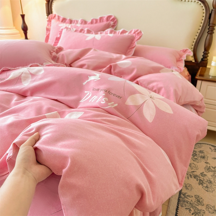 91家纺网 家纺一手货源 找家纺 缦彩 2025新款全棉纯棉磨毛公主风花边床裙四件套 幽诺花梦-粉