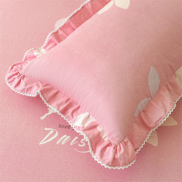 91家纺网 家纺一手货源 找家纺 缦彩 2025新款全棉纯棉磨毛公主风花边床裙四件套 幽诺花梦-粉