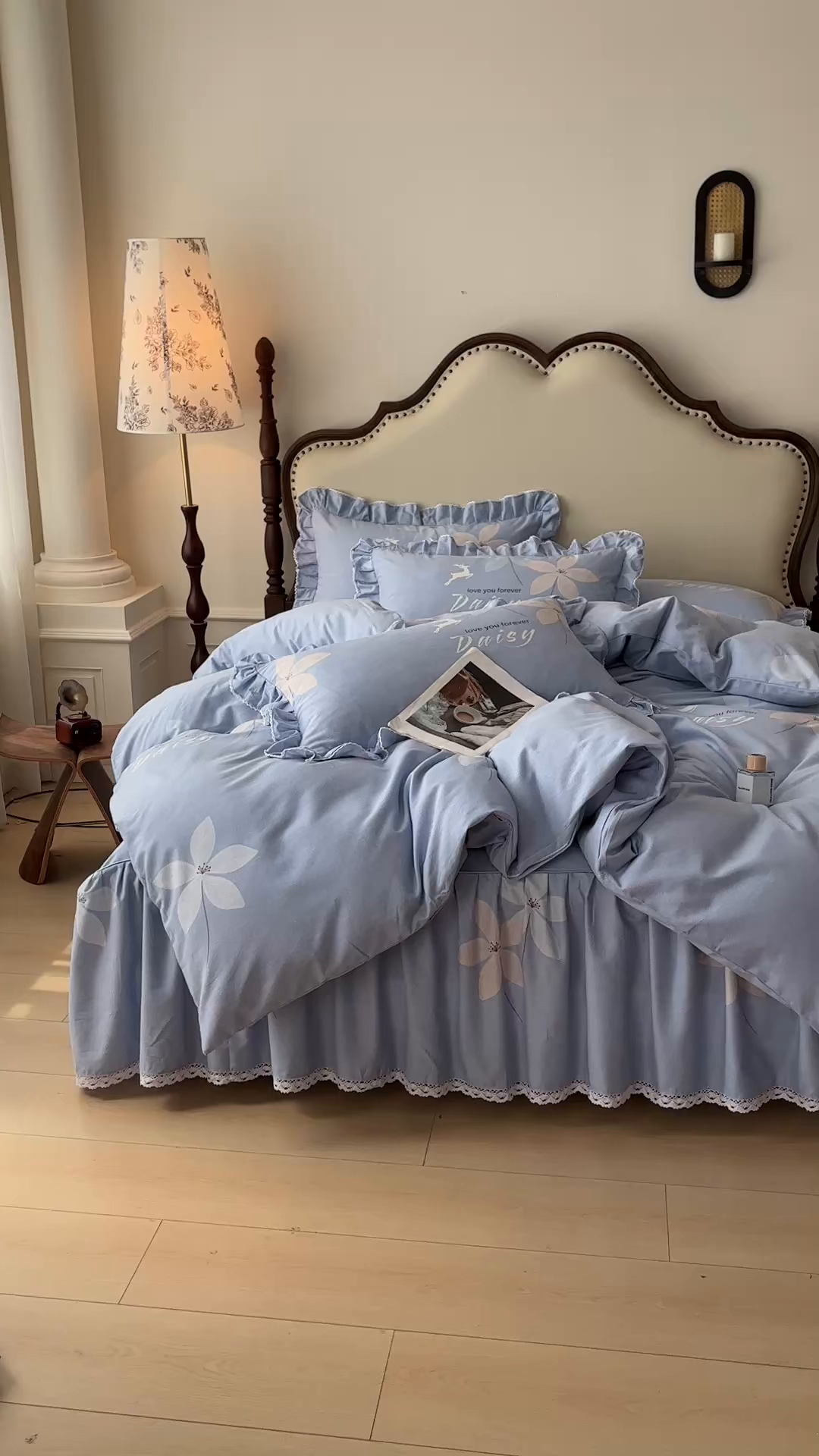 91家纺网 家纺一手货源 找家纺 缦彩 2025新款全棉纯棉磨毛公主风花边床裙四件套 幽诺花梦-蓝