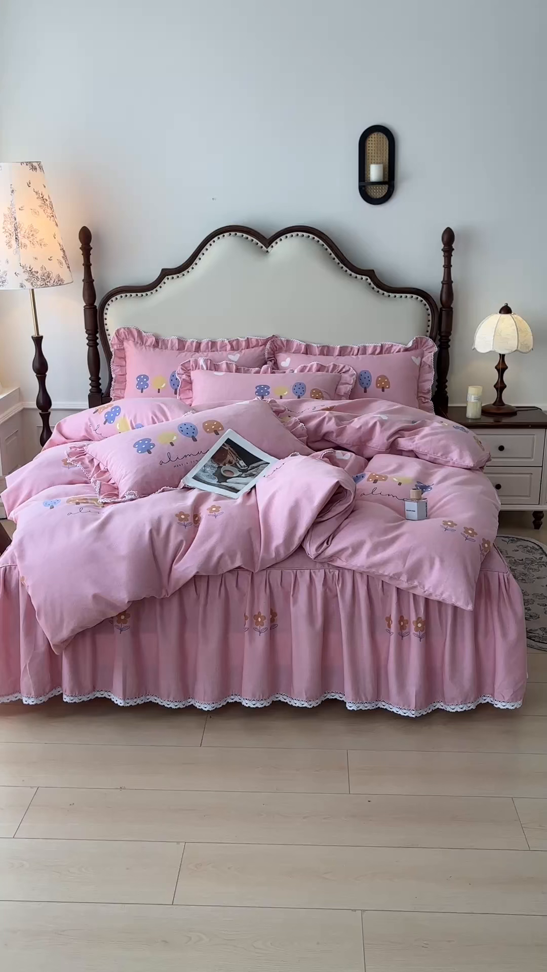 91家纺网 家纺一手货源 找家纺 缦彩 2025新款全棉纯棉磨毛公主风花边床裙四件套 珍妮粉