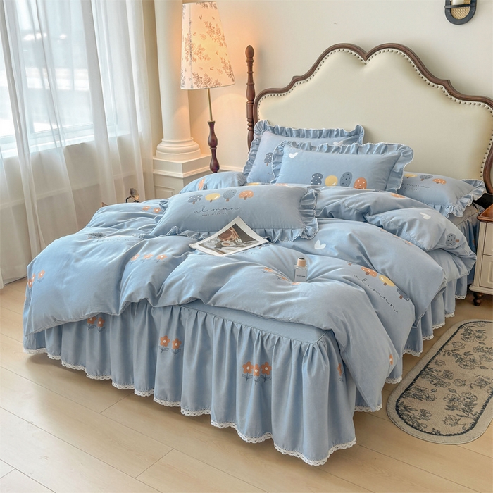 91家纺网 家纺一手货源 找家纺 缦彩 2025新款全棉纯棉磨毛公主风花边床裙四件套 珍妮蓝
