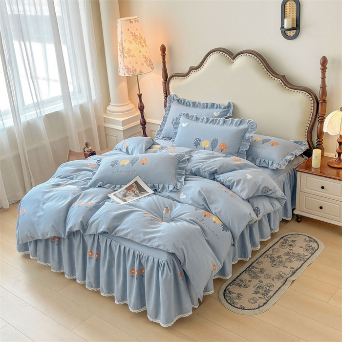 91家纺网 家纺一手货源 找家纺 缦彩 2025新款全棉纯棉磨毛公主风花边床裙四件套 珍妮蓝