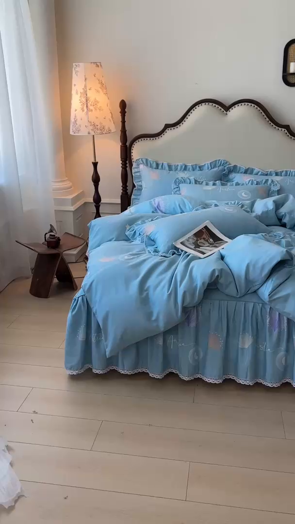 91家纺网 家纺一手货源 找家纺 缦彩 2025新款全棉纯棉磨毛公主风花边床裙四件套 花信光夕-蓝