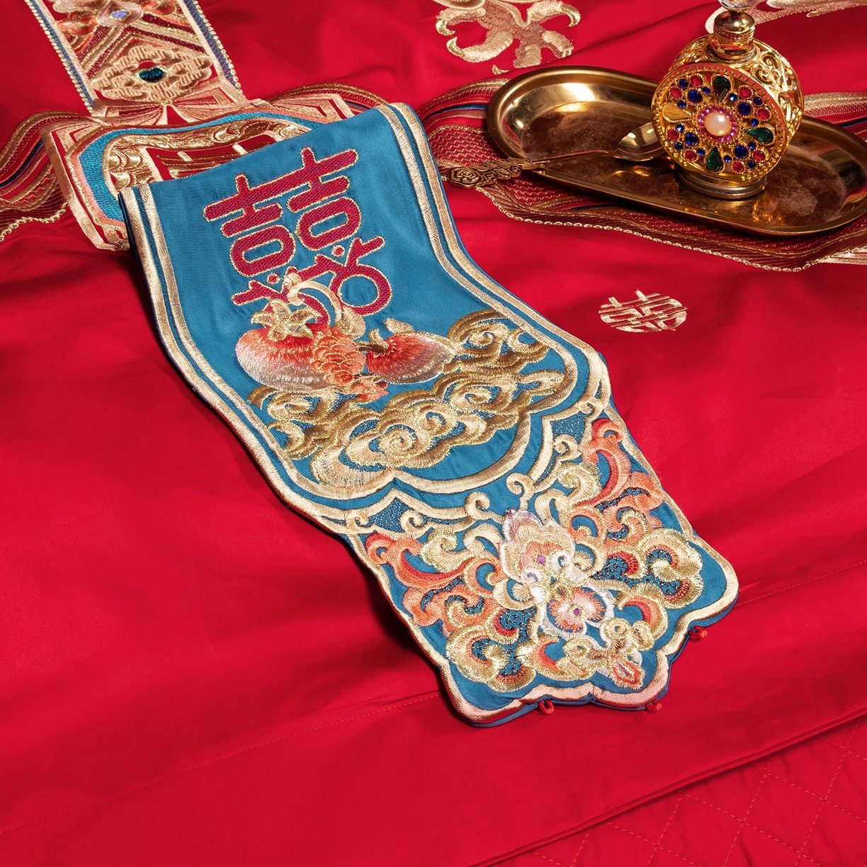 91家纺网 家纺一手货源 找家纺 柏拉图 2025新款100s长绒棉贡缎提花重工艺刺绣婚庆四件套多件套 天长地久