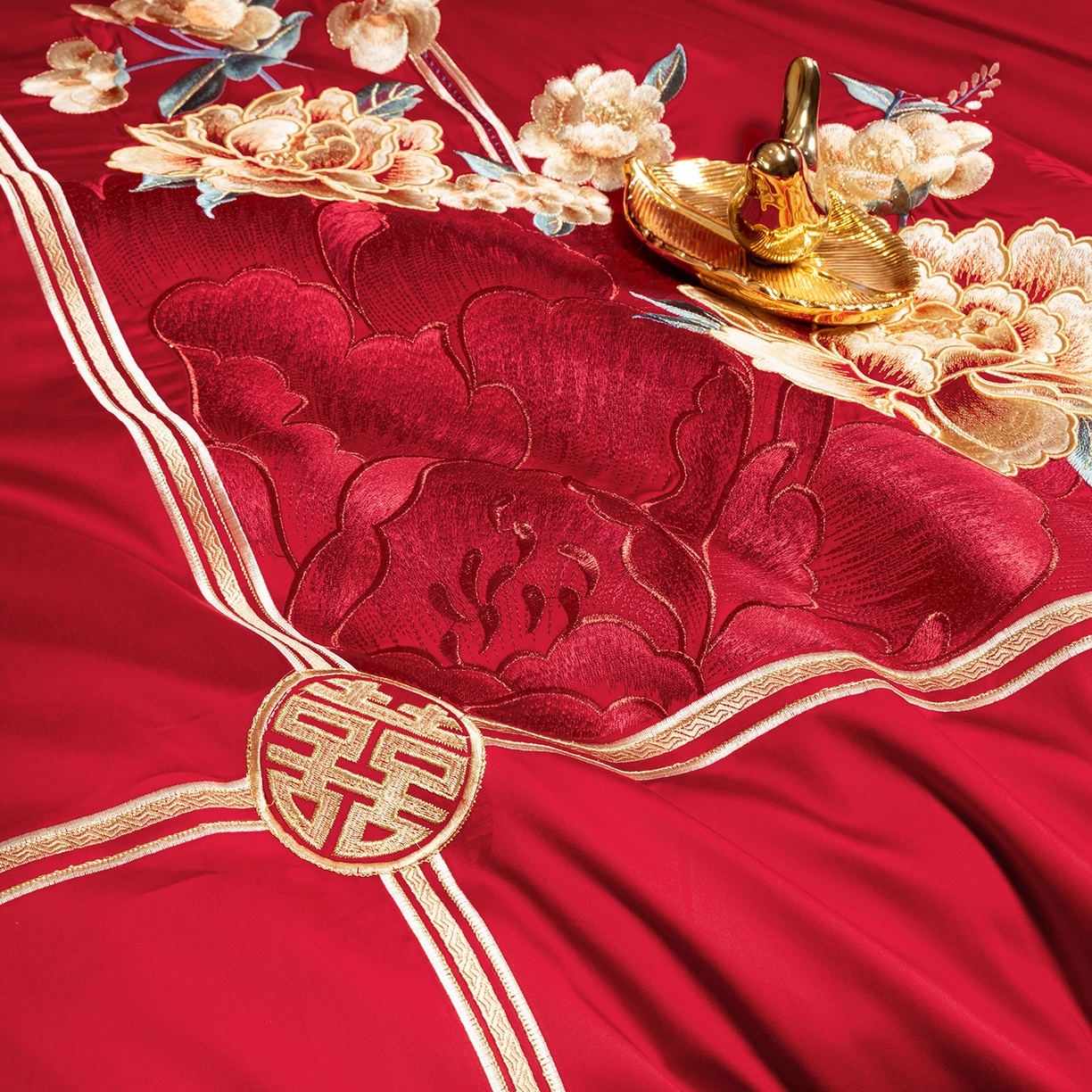 91家纺网 家纺一手货源 找家纺 柏拉图 2025新款100s长绒棉贡缎提花重工艺刺绣婚庆四件套多件套 百花贺喜