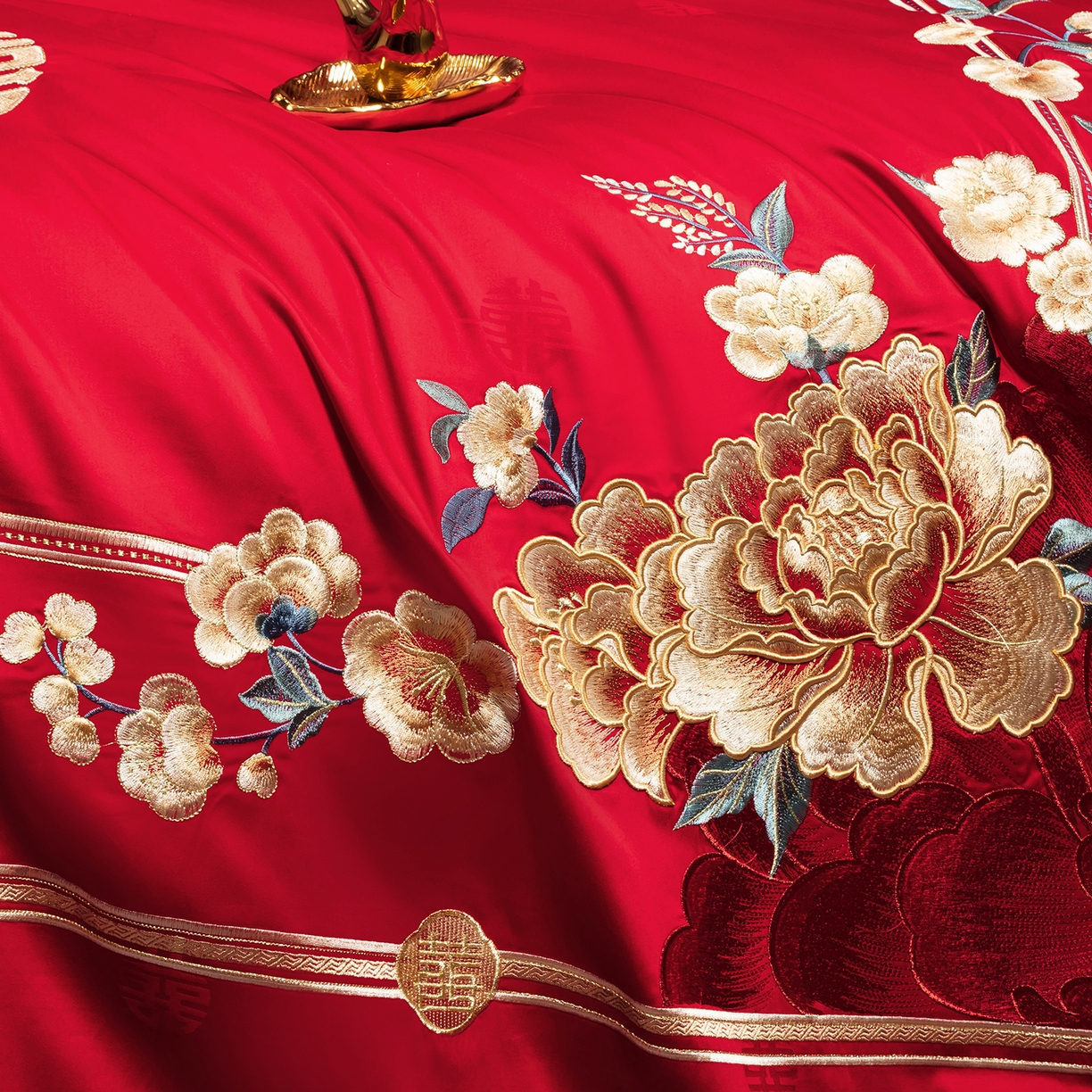 91家纺网 家纺一手货源 找家纺 柏拉图 2025新款100s长绒棉贡缎提花重工艺刺绣婚庆四件套多件套 百花贺喜