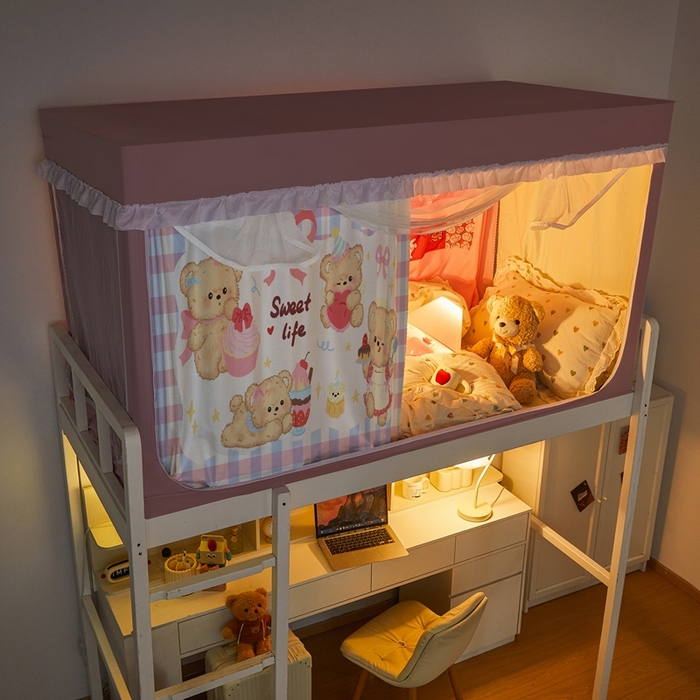 91家纺网 家纺一手货源 找家纺 卓尔居 2025新款学生遮光床帘涂层花边卡通系列-风格二 格子小熊-粉