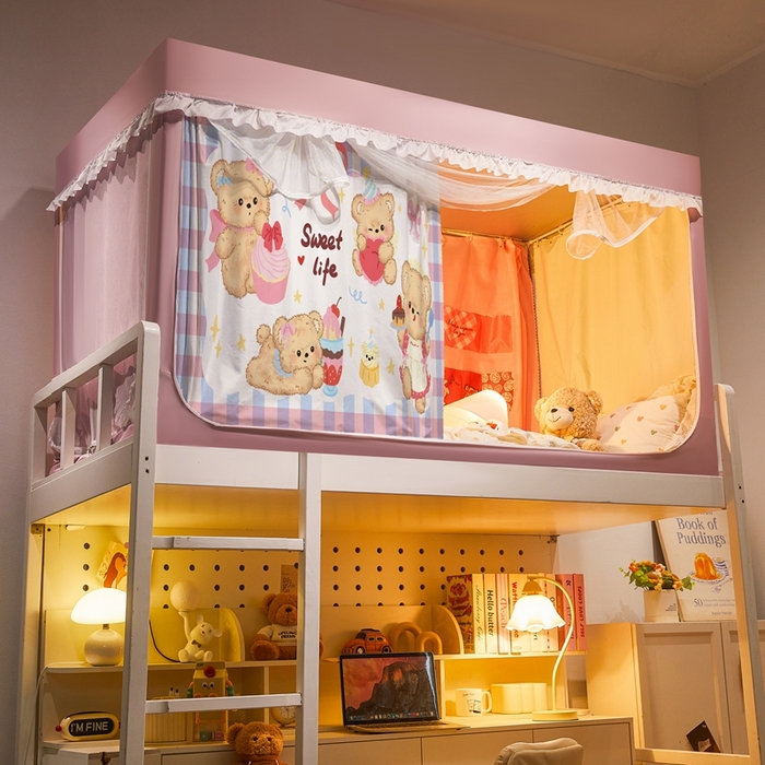 91家纺网 家纺一手货源 找家纺 卓尔居 2025新款学生遮光床帘涂层花边卡通系列-风格二 格子小熊-粉