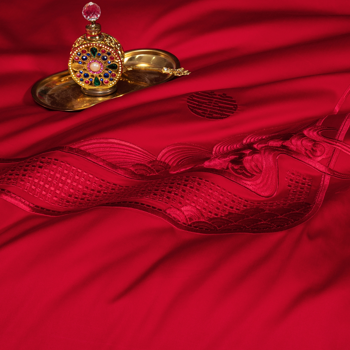 91家纺网 家纺一手货源 找家纺 柏拉图 2025新款100s贡缎长绒棉提花婚庆系列四件套多件套 锦绣年华红