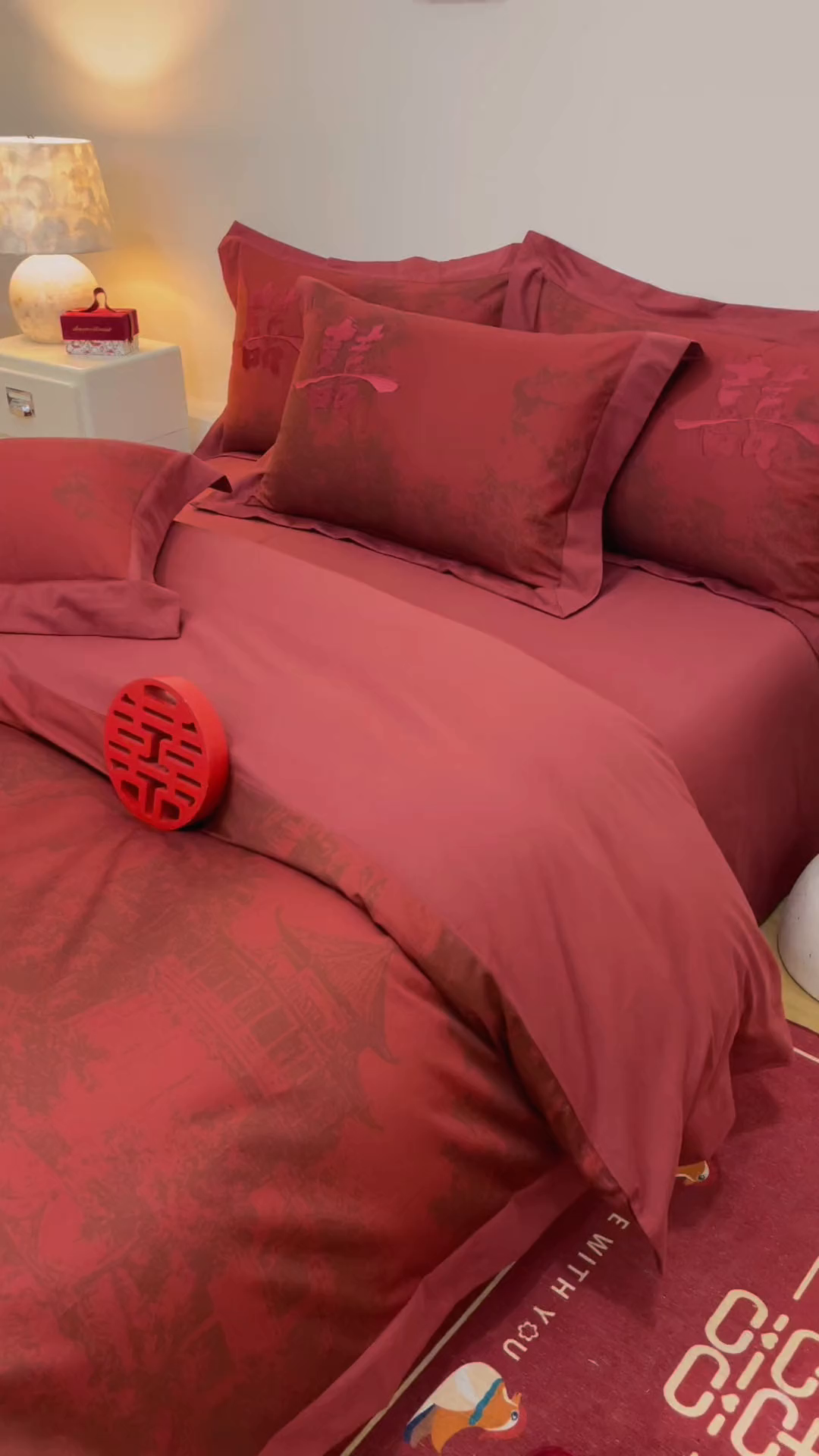 91家纺网 家纺一手货源 找家纺 宏羽纺家纺 2025新款100s全棉纯棉贡缎司马棉法式刺绣花边四件套-江山画-红