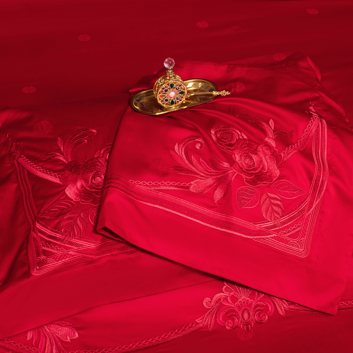 91家纺网 家纺一手货源 找家纺 柏拉图 2025新款100s贡缎长绒棉提花婚庆系列四件套多件套 爱的盛宴-红