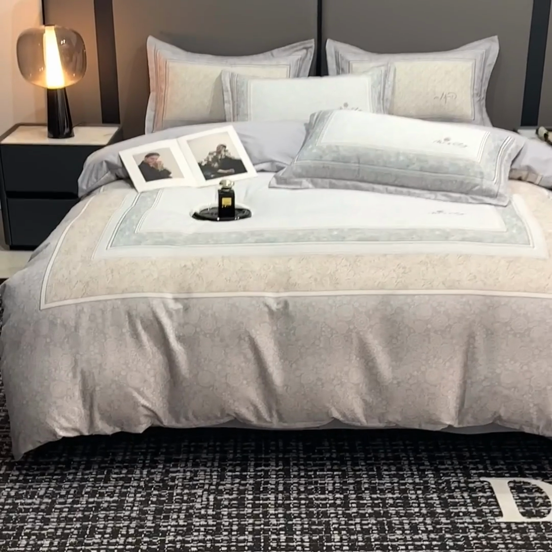 91家纺网 家纺一手货源 找家纺 喜四方 2025新款加厚全棉大版印花四件套 寻觅花香-灰