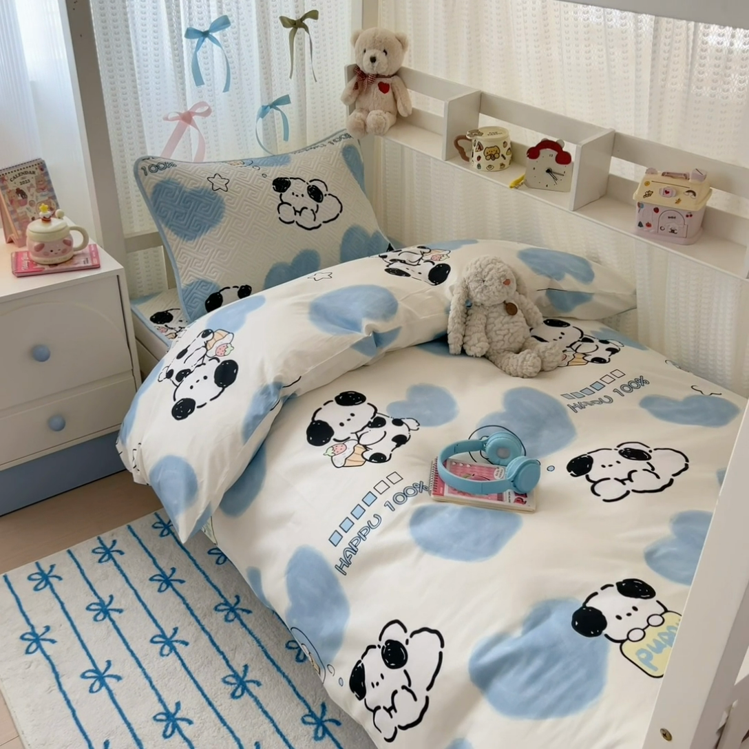 91家纺网 家纺一手货源 找家纺 简宜家居（朝初家纺） 2025新款纯棉夹棉床盖学生三件套 萌萌狗 -平铺床盖