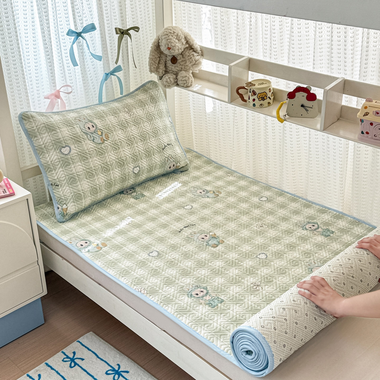 91家纺网 家纺一手货源 找家纺 简宜家居（朝初家纺） 2025新款纯棉夹棉床盖学生三件套 绿格童趣 -平铺床盖