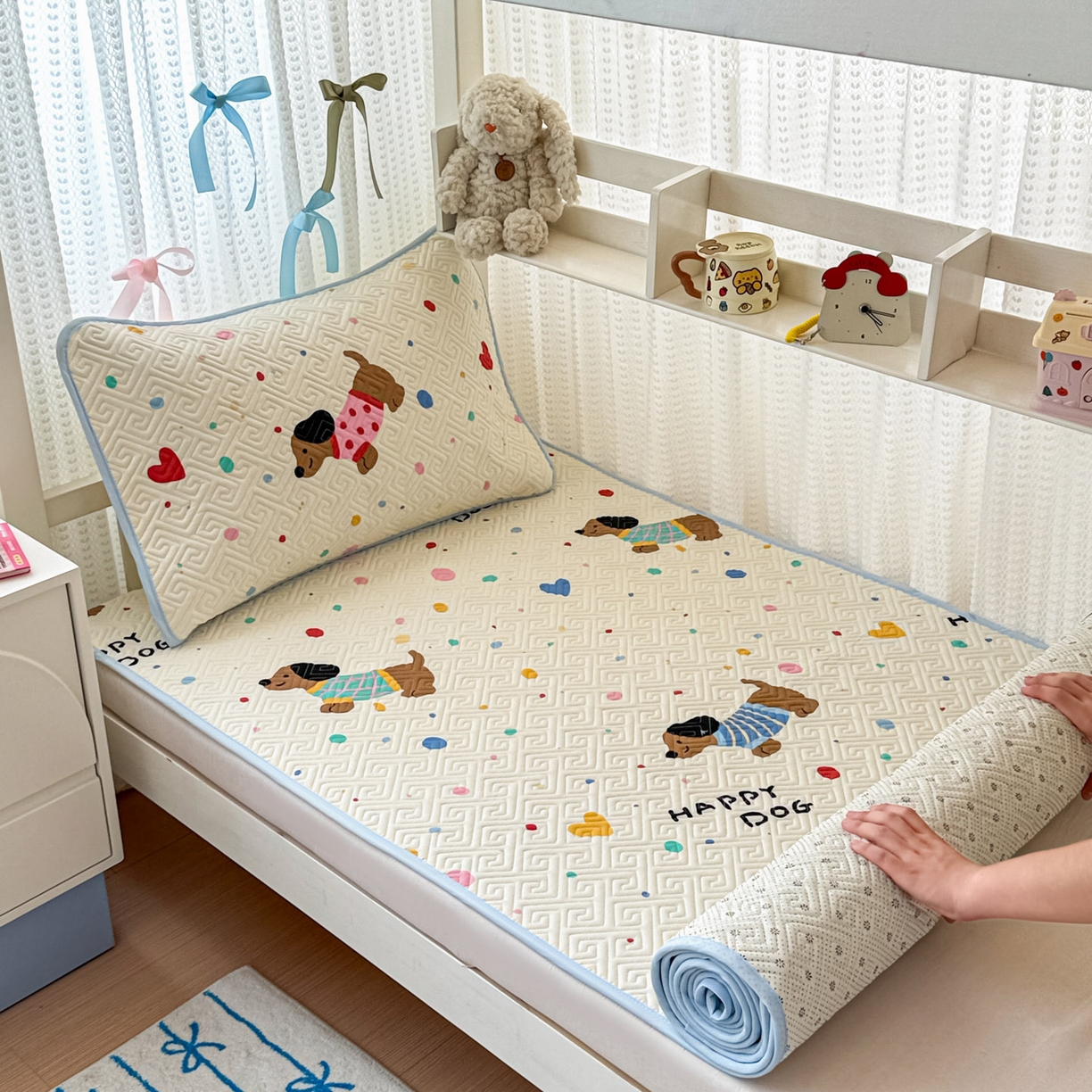 91家纺网 家纺一手货源 找家纺 简宜家居（朝初家纺） 2025新款纯棉夹棉床盖学生三件套 波点汪汪队 -平铺床盖