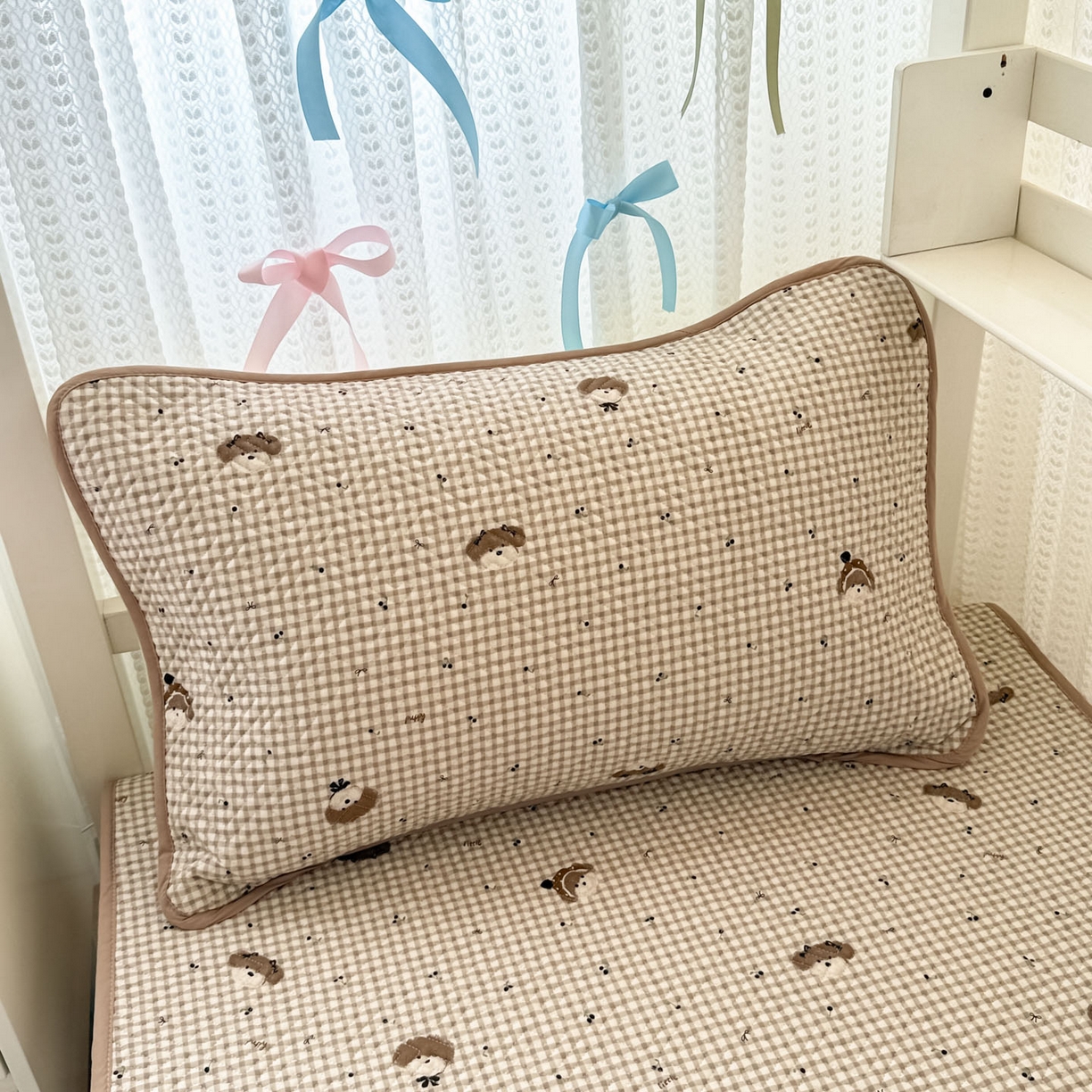 91家纺网 家纺一手货源 找家纺 简宜家居（朝初家纺） 2025新款纯棉夹棉床盖学生三件套 格纹崽崽 -平铺床盖