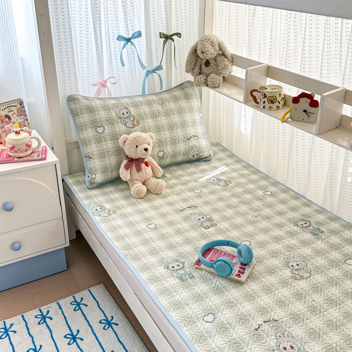 91家纺网 家纺一手货源 找家纺 简宜家居（朝初家纺） 2025新款纯棉夹棉床盖学生三件套 绿格童趣 -平铺床盖