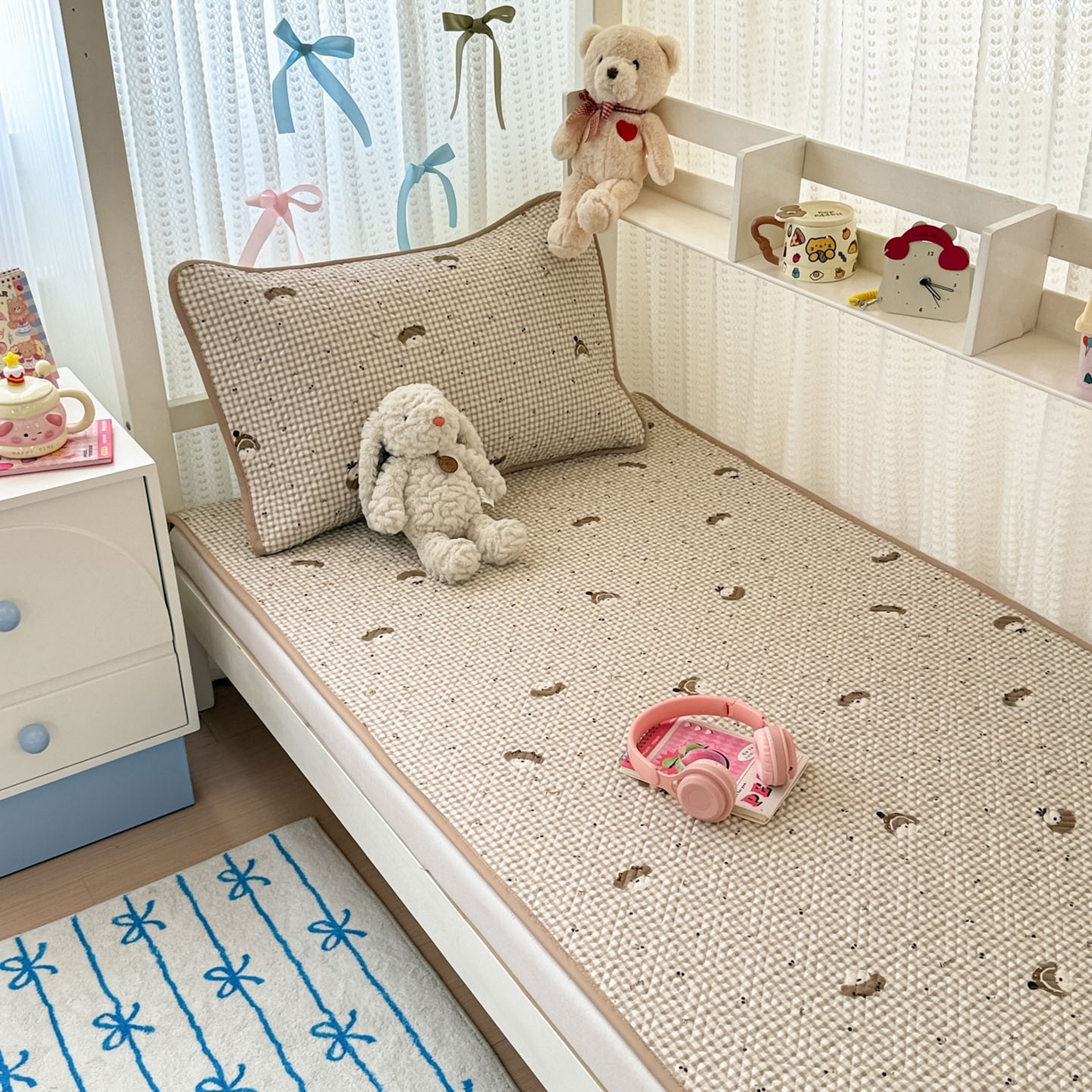 91家纺网 家纺一手货源 找家纺 简宜家居（朝初家纺） 2025新款纯棉夹棉床盖学生三件套 格纹崽崽 -平铺床盖