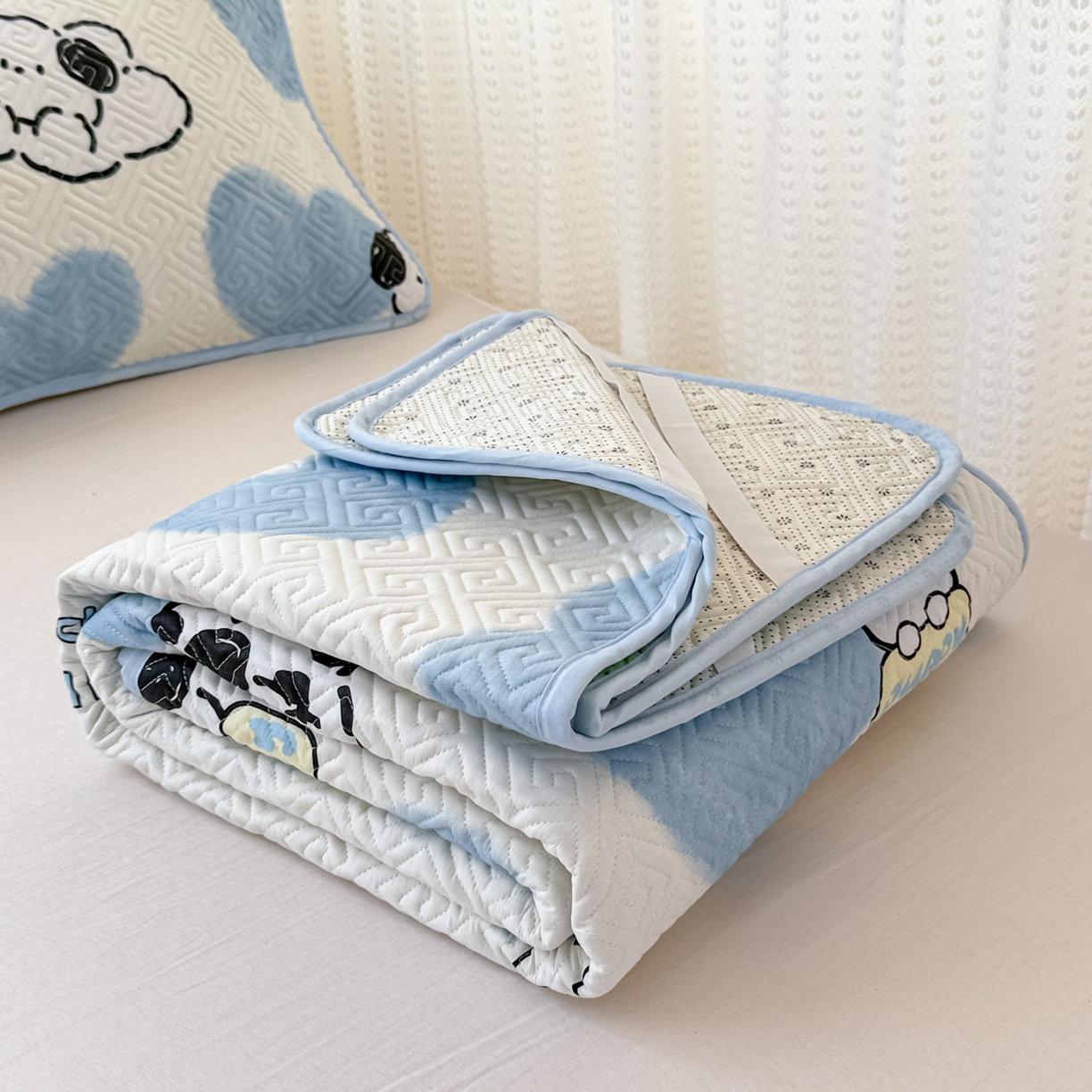 91家纺网 家纺一手货源 找家纺 简宜家居（朝初家纺） 2025新款纯棉夹棉床盖学生三件套 萌萌狗 -平铺床盖