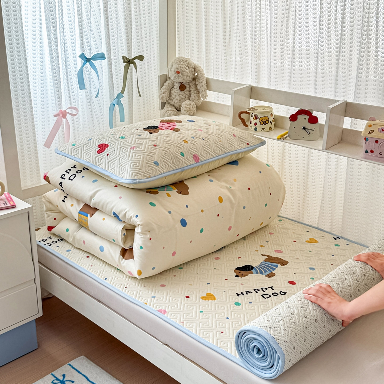 91家纺网 家纺一手货源 找家纺 简宜家居（朝初家纺） 2025新款纯棉夹棉床盖学生三件套 波点汪汪队 -平铺床盖