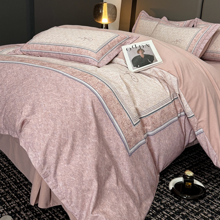 91家纺网 家纺一手货源 找家纺 喜四方 2025新款加厚全棉大版印花四件套 复古图腾-粉