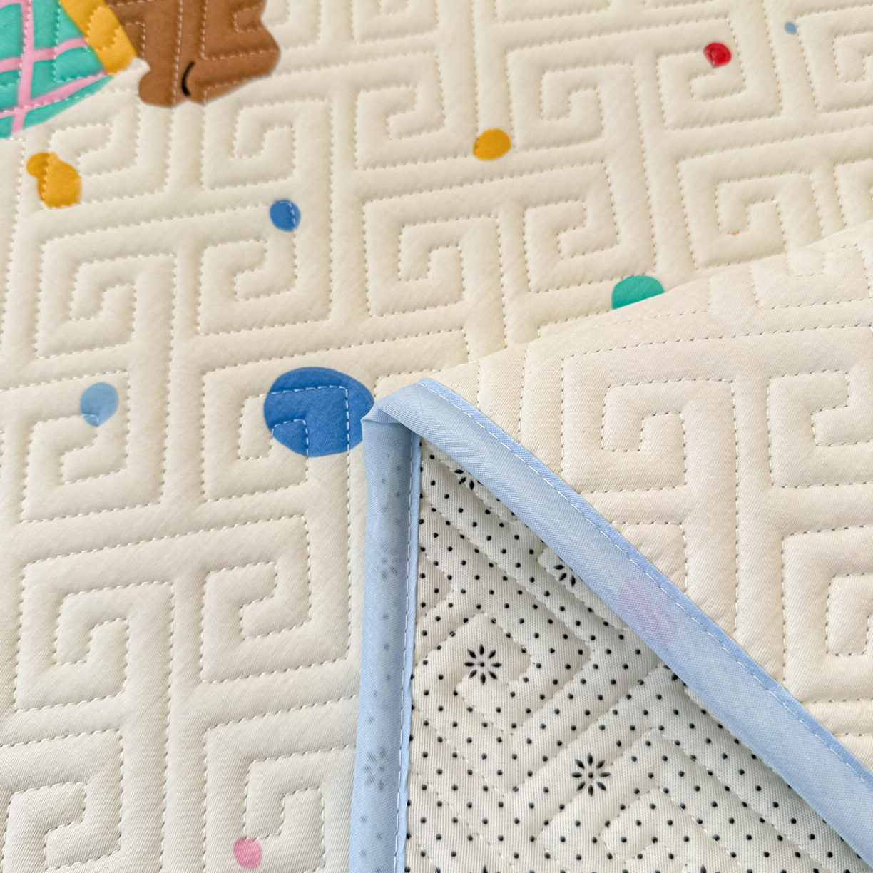 91家纺网 家纺一手货源 找家纺 简宜家居（朝初家纺） 2025新款纯棉夹棉床盖学生三件套 波点汪汪队 -平铺床盖