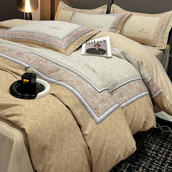 91家纺网 家纺一手货源 找家纺 喜四方 2025新款加厚全棉大版印花四件套 复古图腾-咖