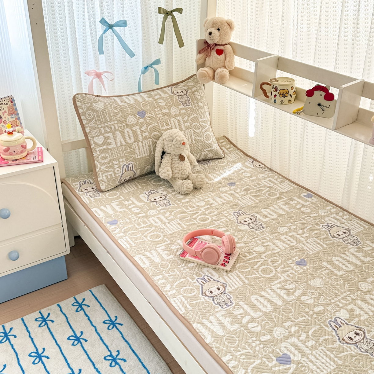 91家纺网 家纺一手货源 找家纺 简宜家居（朝初家纺） 2025新款纯棉夹棉床盖学生三件套 丑萌可爱 -平铺床盖