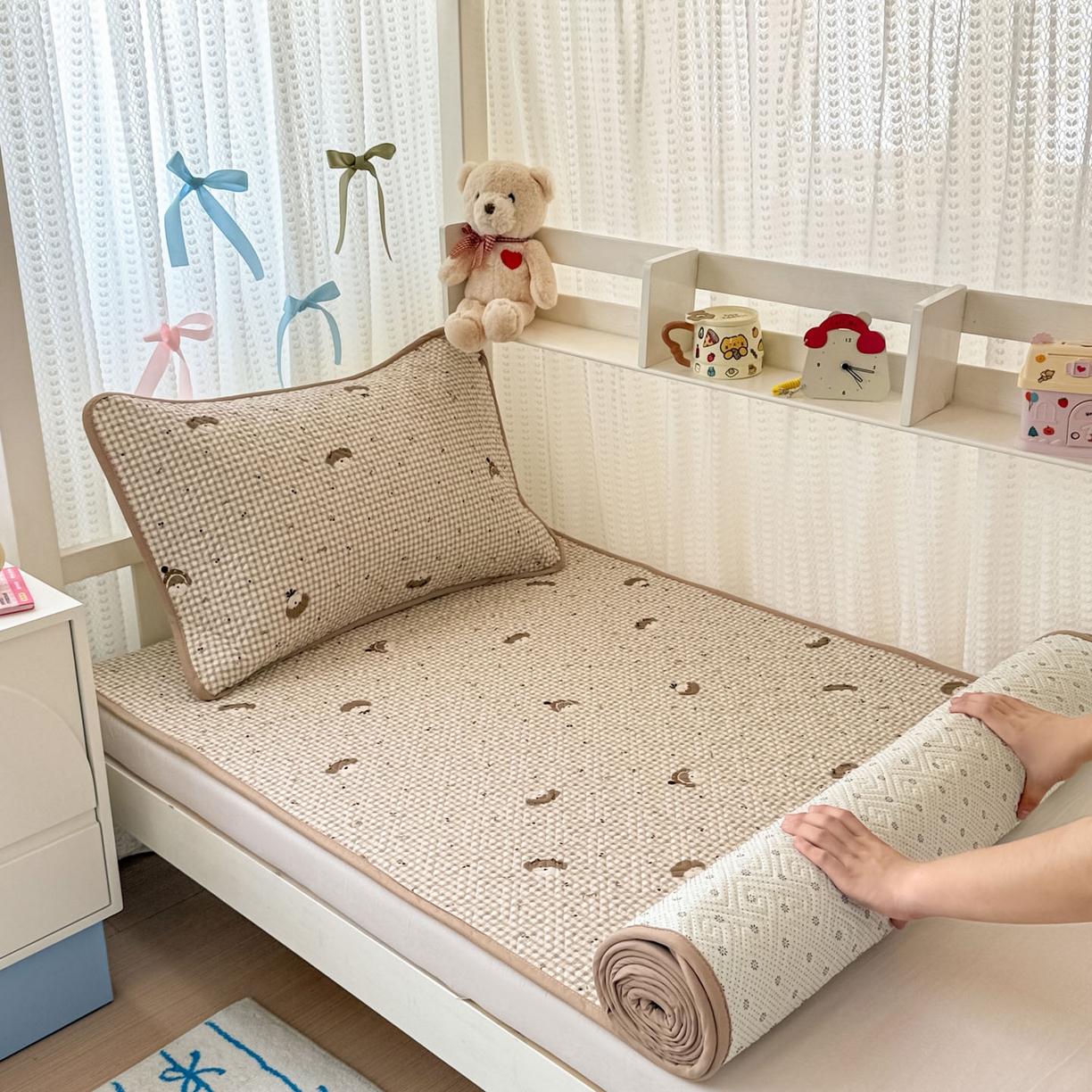 91家纺网 家纺一手货源 找家纺 简宜家居（朝初家纺） 2025新款纯棉夹棉床盖学生三件套 格纹崽崽 -平铺床盖