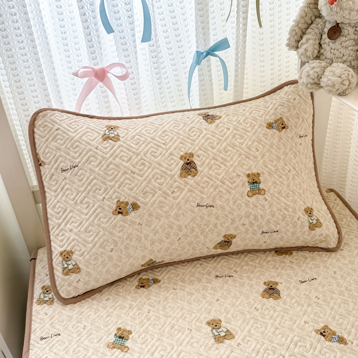 91家纺网 家纺一手货源 找家纺 简宜家居（朝初家纺） 2025新款纯棉夹棉床盖学生三件套 碎花小熊 -平铺床盖