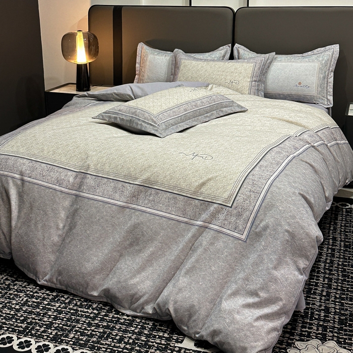 91家纺网 家纺一手货源 找家纺 喜四方 2025新款加厚全棉大版印花四件套 复古图腾-灰