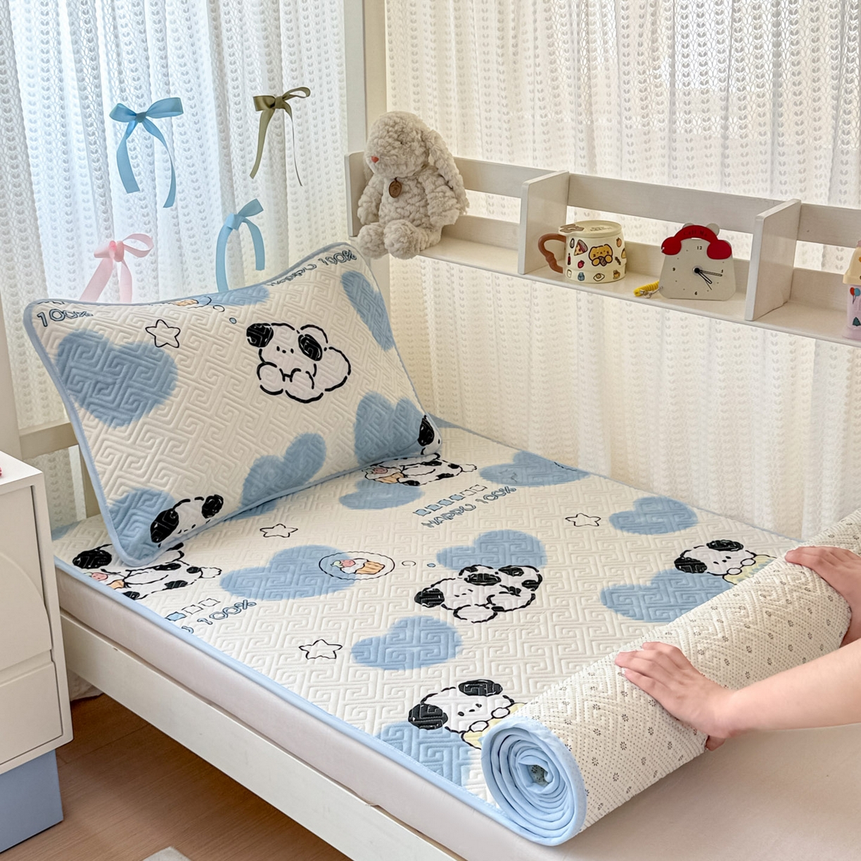 91家纺网 家纺一手货源 找家纺 简宜家居（朝初家纺） 2025新款纯棉夹棉床盖学生三件套 萌萌狗 -平铺床盖