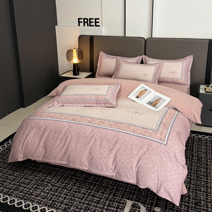 91家纺网 家纺一手货源 找家纺 喜四方 2025新款加厚全棉大版印花四件套 复古图腾-粉