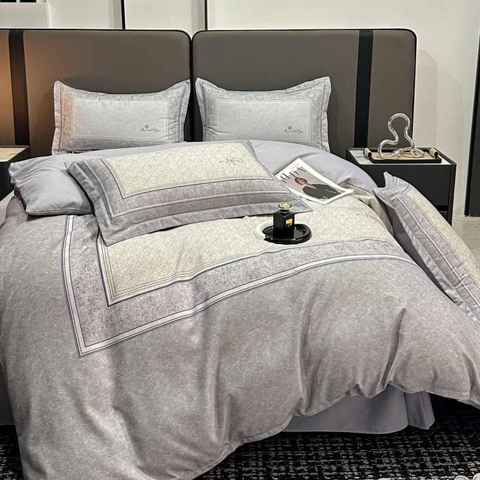 91家纺网 家纺一手货源 找家纺 喜四方 2025新款加厚全棉大版印花四件套 复古图腾-灰