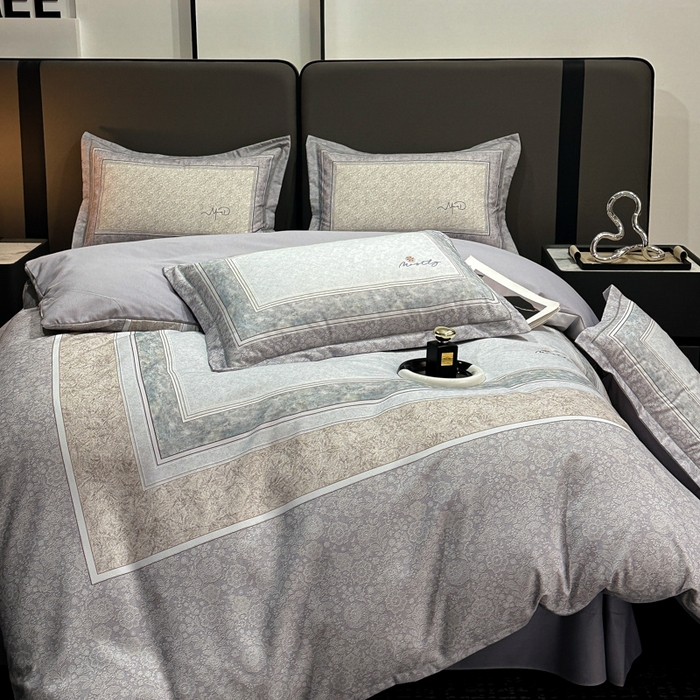 91家纺网 家纺一手货源 找家纺 喜四方 2025新款加厚全棉大版印花四件套 寻觅花香-灰