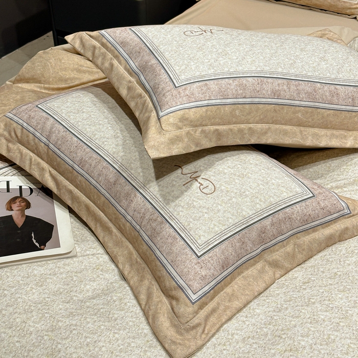 91家纺网 家纺一手货源 找家纺 喜四方 2025新款加厚全棉大版印花四件套 复古图腾-咖