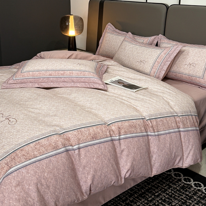 91家纺网 家纺一手货源 找家纺 喜四方 2025新款加厚全棉大版印花四件套 复古图腾-粉