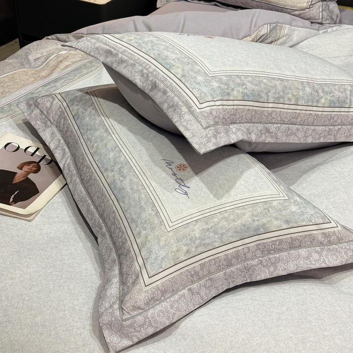 91家纺网 家纺一手货源 找家纺 喜四方 2025新款加厚全棉大版印花四件套 寻觅花香-灰