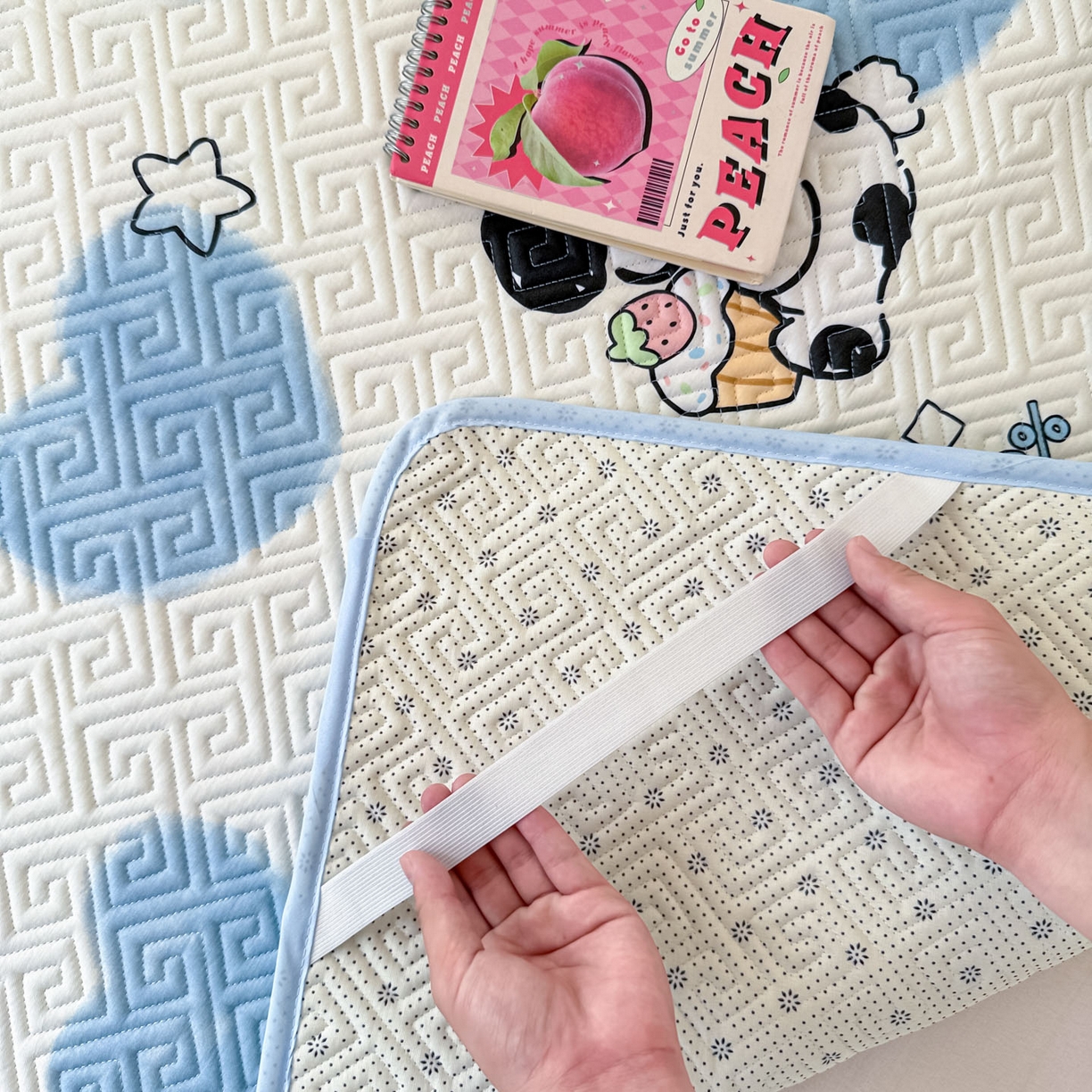 91家纺网 家纺一手货源 找家纺 简宜家居（朝初家纺） 2025新款纯棉夹棉床盖学生三件套 萌萌狗 -平铺床盖