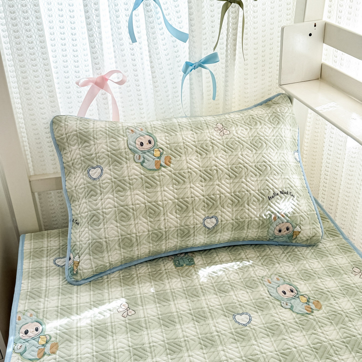 91家纺网 家纺一手货源 找家纺 简宜家居（朝初家纺） 2025新款纯棉夹棉床盖学生三件套 绿格童趣 -平铺床盖