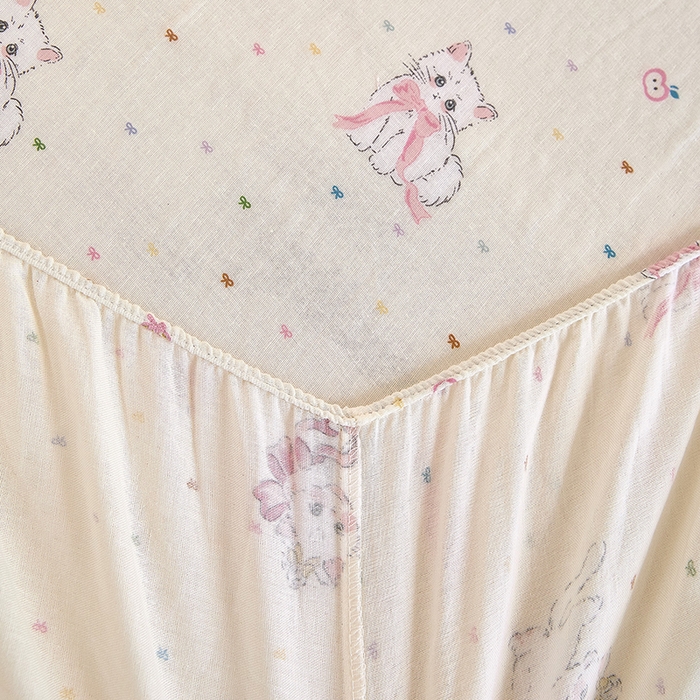 91家纺网 家纺一手货源 找家纺 锦罗绣 2025新款全棉双层纱印花系列单床笠 精灵猫咪