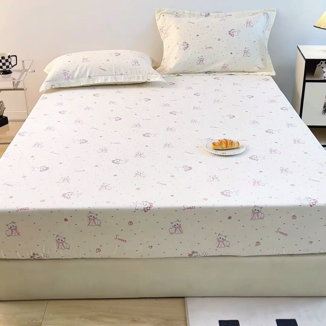 91家纺网 家纺一手货源 找家纺 锦罗绣 2025新款全棉双层纱印花系列单床笠 精灵猫咪