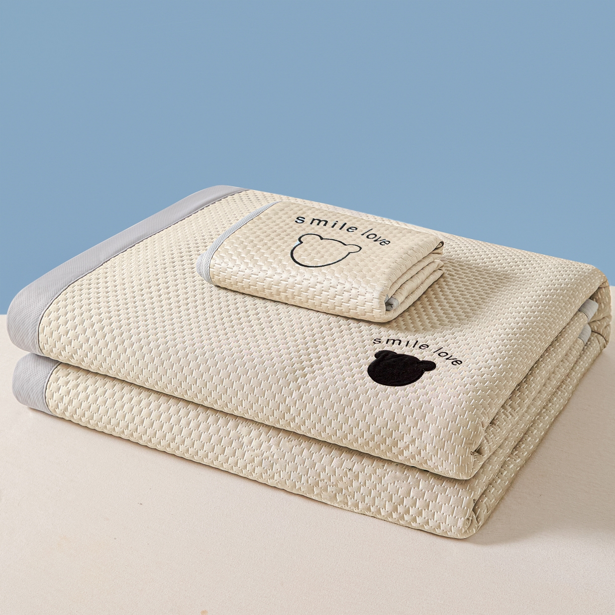 91家纺网 家纺一手货源 找家纺 奇丝雅 2025新款冰豆豆凉席冰丝床单单件冰丝席家用单人学生宿舍上下铺寝室-成人款 八宝熊  -卡其