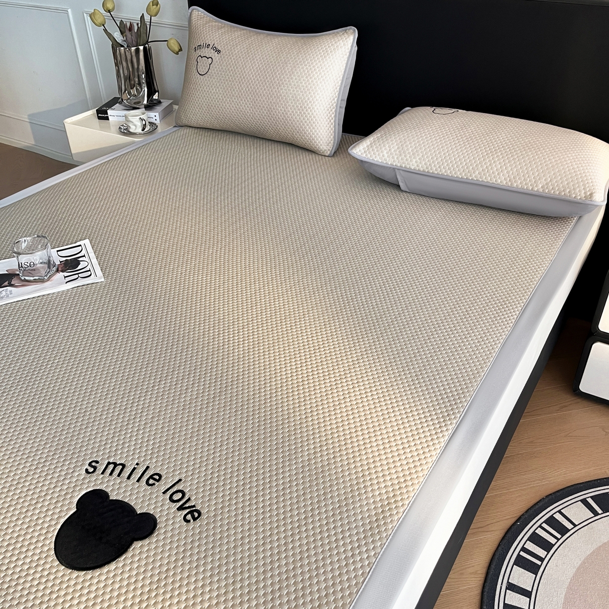 91家纺网 家纺一手货源 找家纺 奇丝雅 2025新款冰豆豆凉席冰丝床单单件冰丝席家用单人学生宿舍上下铺寝室-成人款 八宝熊  -卡其