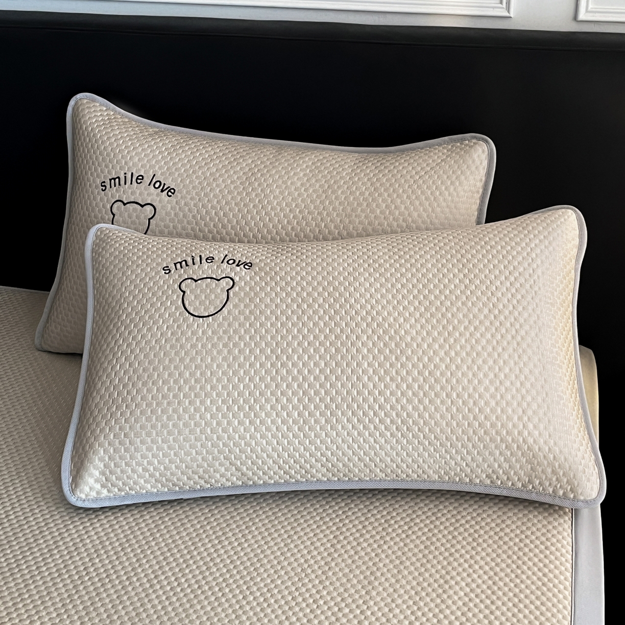 91家纺网 家纺一手货源 找家纺 奇丝雅 2025新款冰豆豆凉席冰丝床单单件冰丝席家用单人学生宿舍上下铺寝室-成人款 八宝熊  -卡其