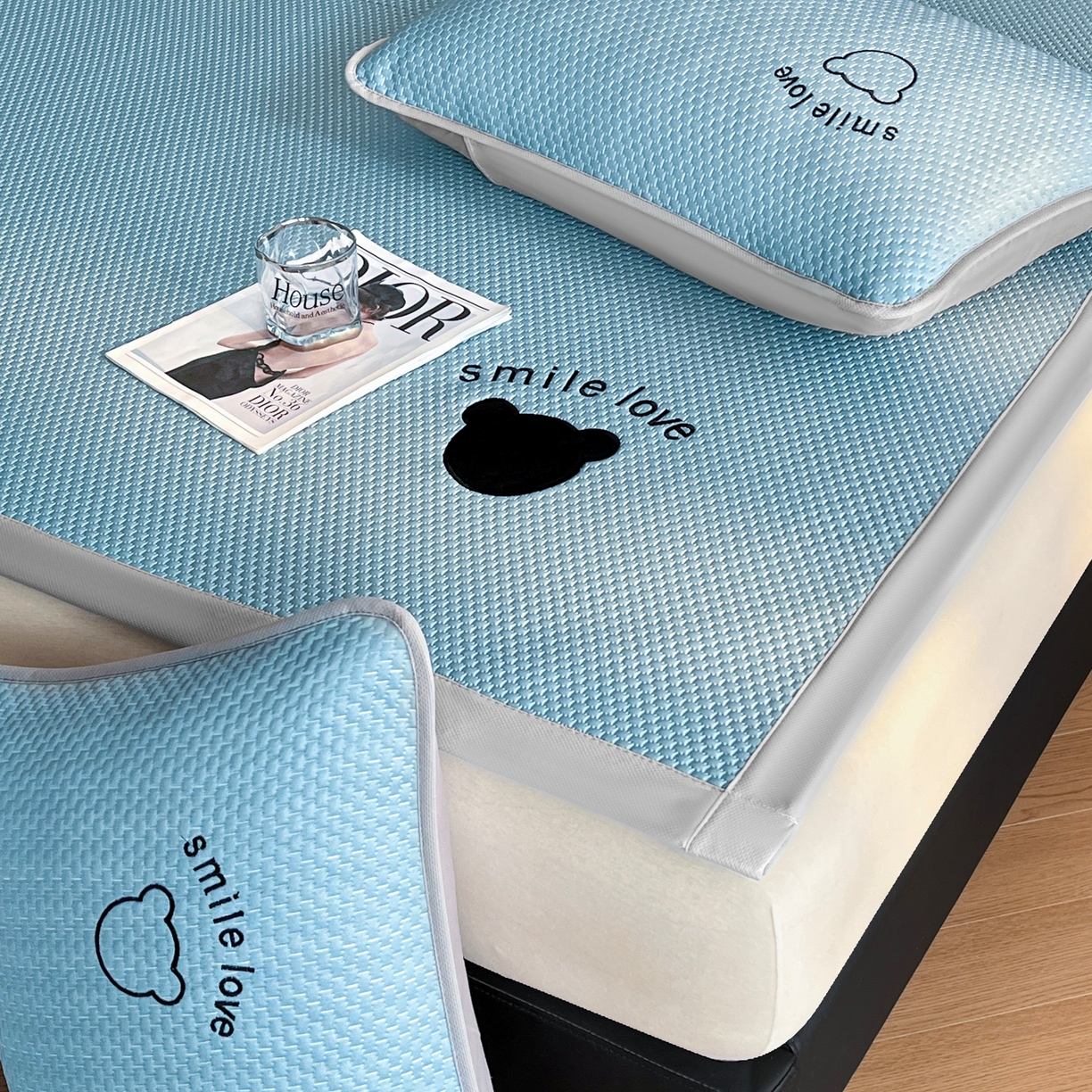 91家纺网 家纺一手货源 找家纺 奇丝雅2025新款冰豆豆凉席冰丝床单单件冰丝席家用单人学生宿舍上下铺寝室-成人款 八宝熊  -蓝