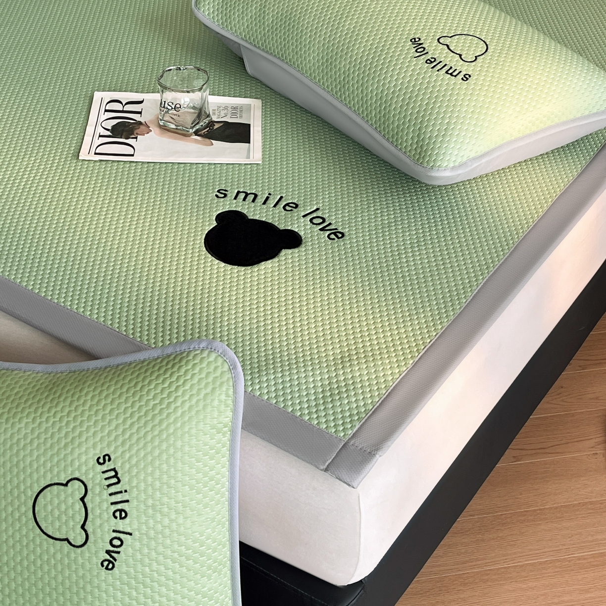 91家纺网 家纺一手货源 找家纺 奇丝雅 2025新款冰豆豆凉席冰丝床单单件冰丝席家用单人学生宿舍上下铺寝室-成人款八宝熊  -绿