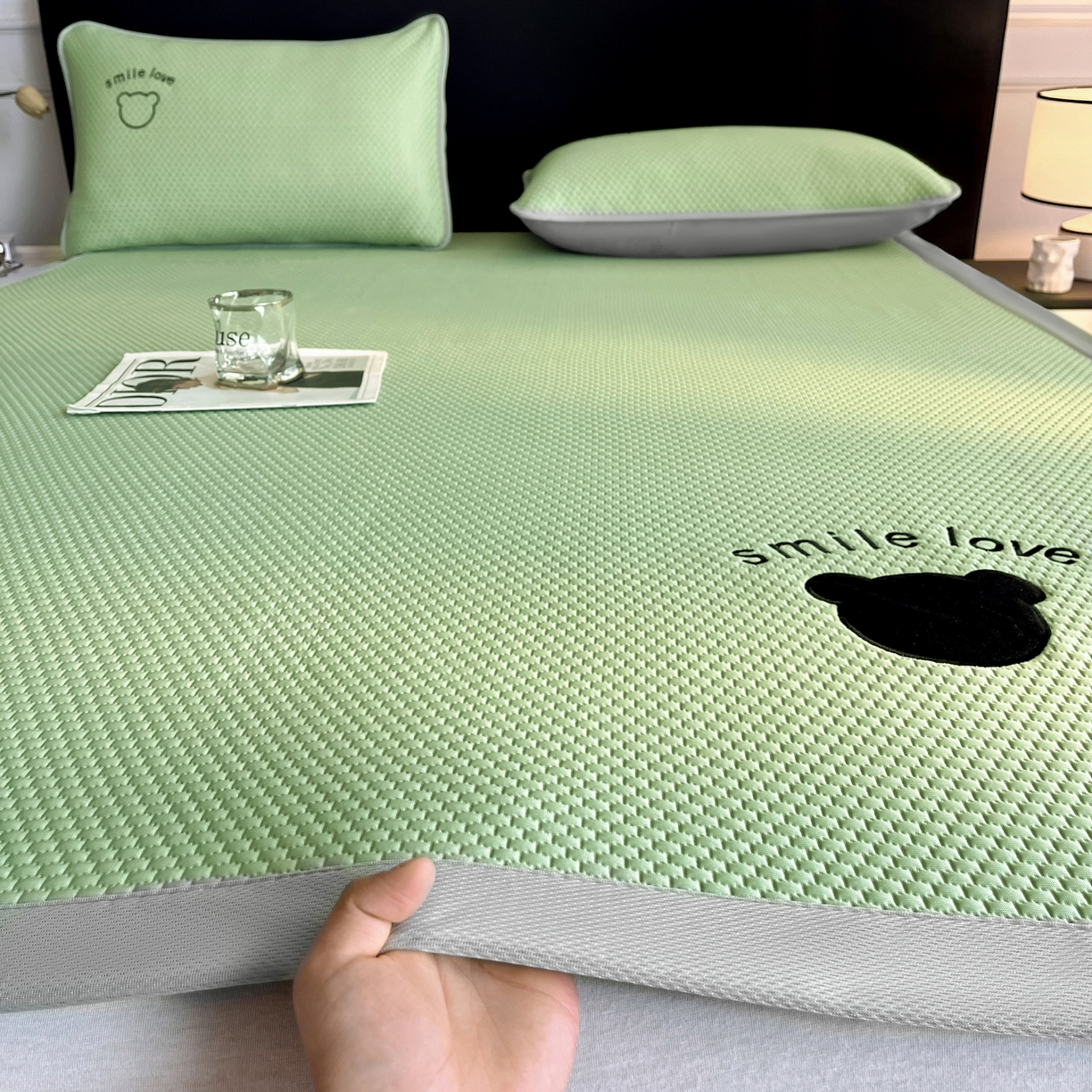 91家纺网 家纺一手货源 找家纺 奇丝雅 2025新款冰豆豆凉席冰丝床单单件冰丝席家用单人学生宿舍上下铺寝室-成人款八宝熊  -绿